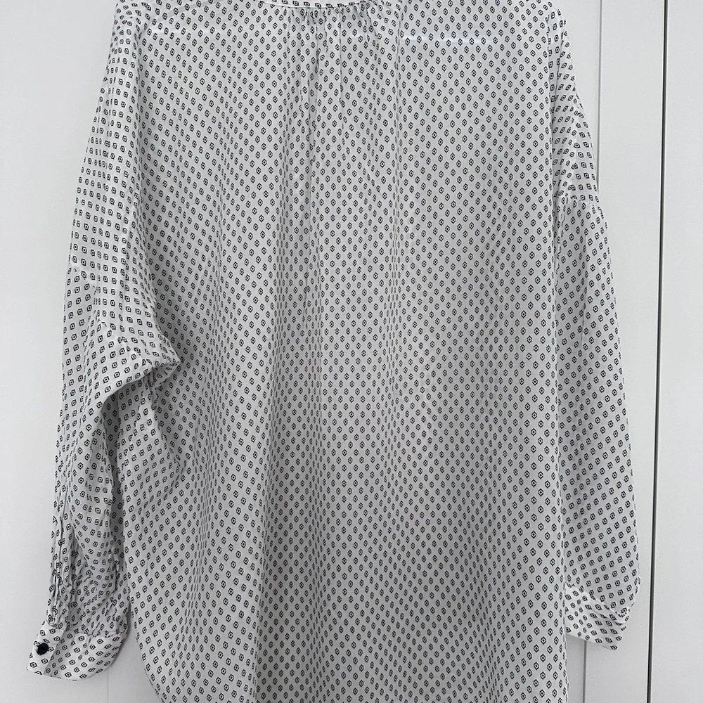 Zara Diamond Pattern  Button-Up Blouse - Picture 6 of 9